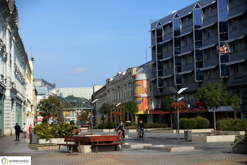 Belvárosi séta az őszi napsütésben