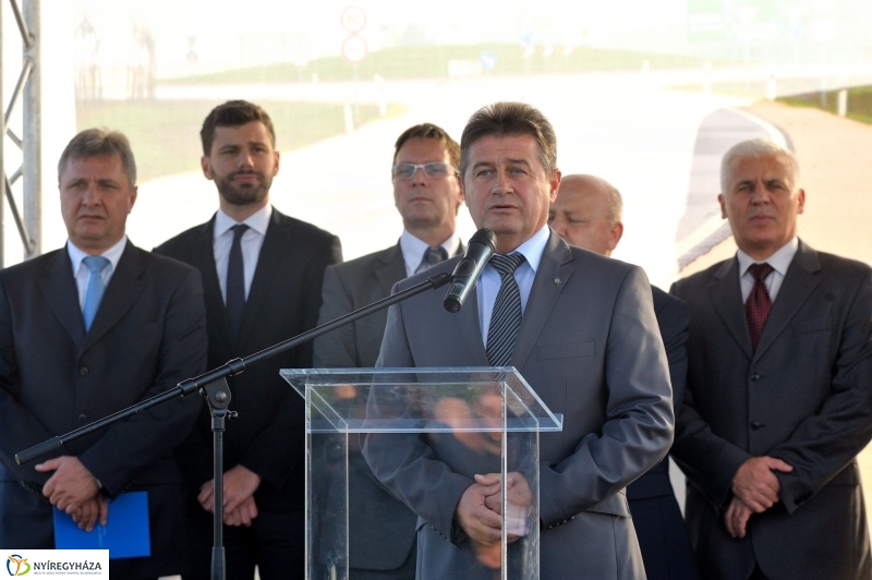 Nyugati elkerülő újabb útszakasszal bővült