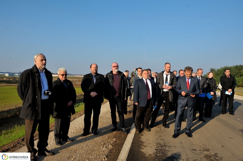 Nyugati elkerülő újabb útszakasszal bővült