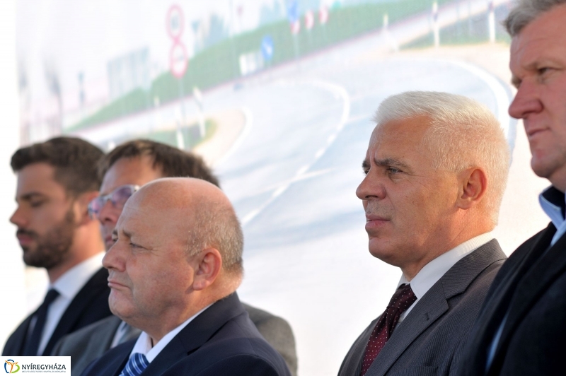 Nyugati elkerülő újabb útszakasszal bővült
