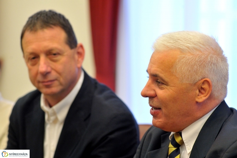 Szinházi Szilveszter sajtótájékoztató