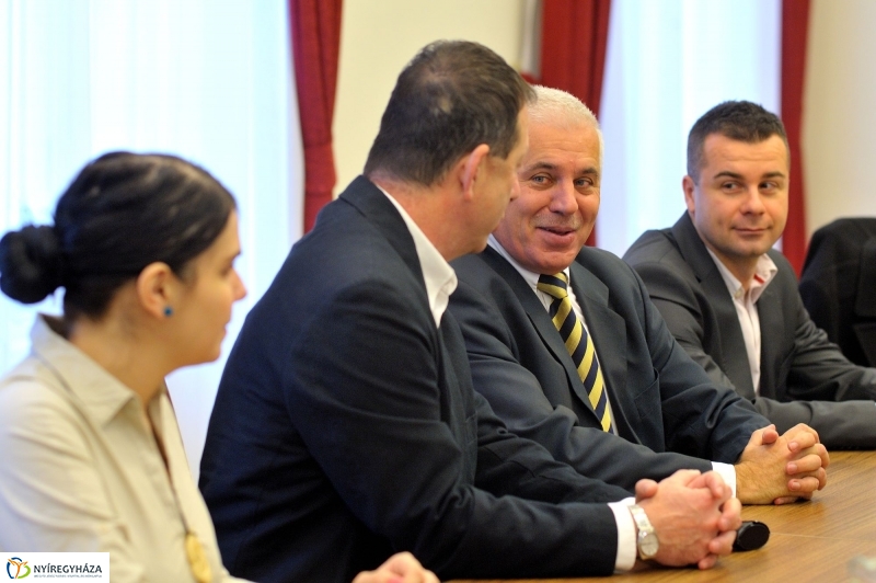 Szinházi Szilveszter sajtótájékoztató