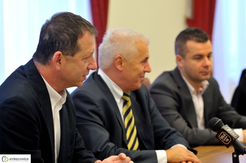 Szinházi Szilveszter sajtótájékoztató