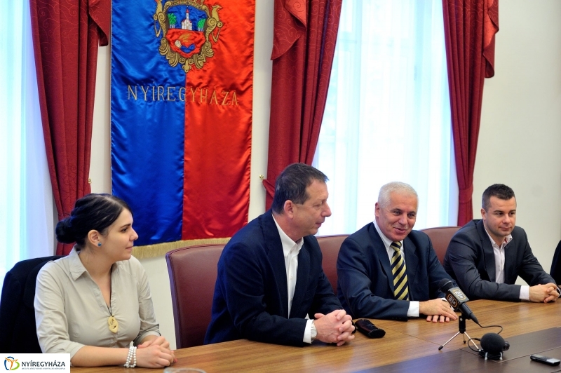 Szinházi Szilveszter sajtótájékoztató