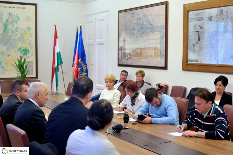 Szinházi Szilveszter sajtótájékoztató