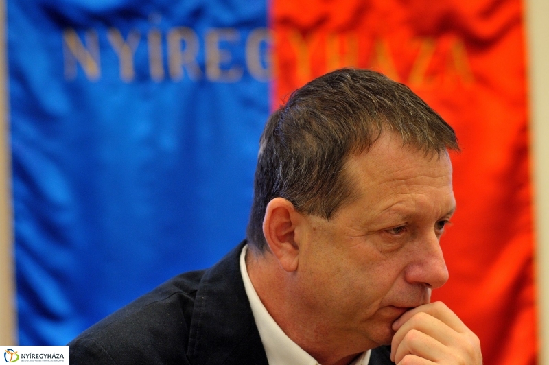 Szinházi Szilveszter sajtótájékoztató