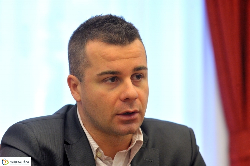 Szinházi Szilveszter sajtótájékoztató