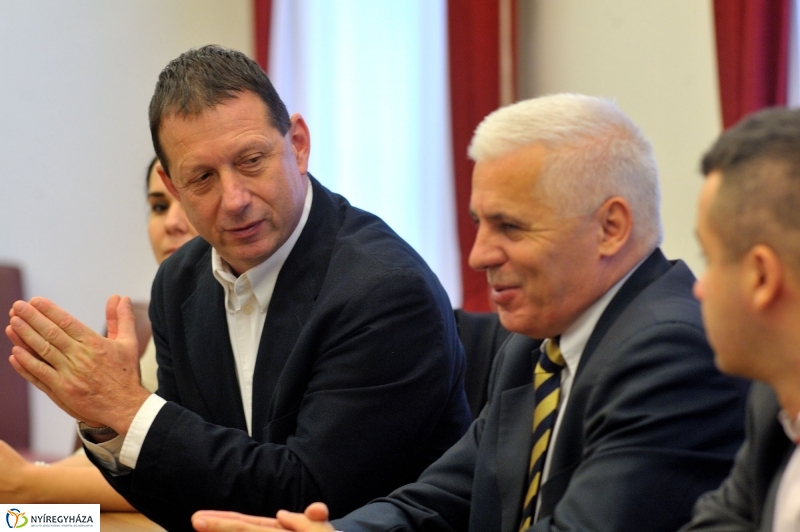 Szinházi Szilveszter sajtótájékoztató