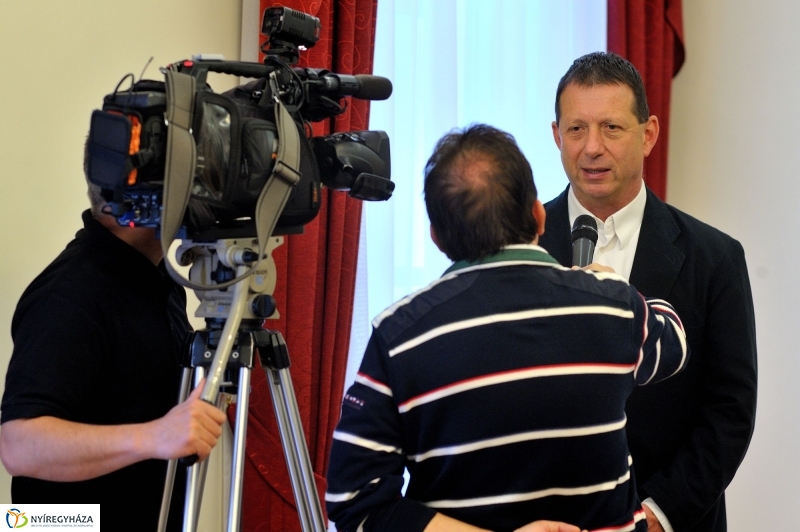 Szinházi Szilveszter sajtótájékoztató