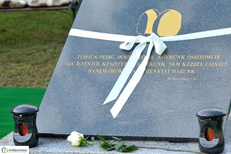 Mindenszentekre emlékezés - Szivárvány Idősek Otthona