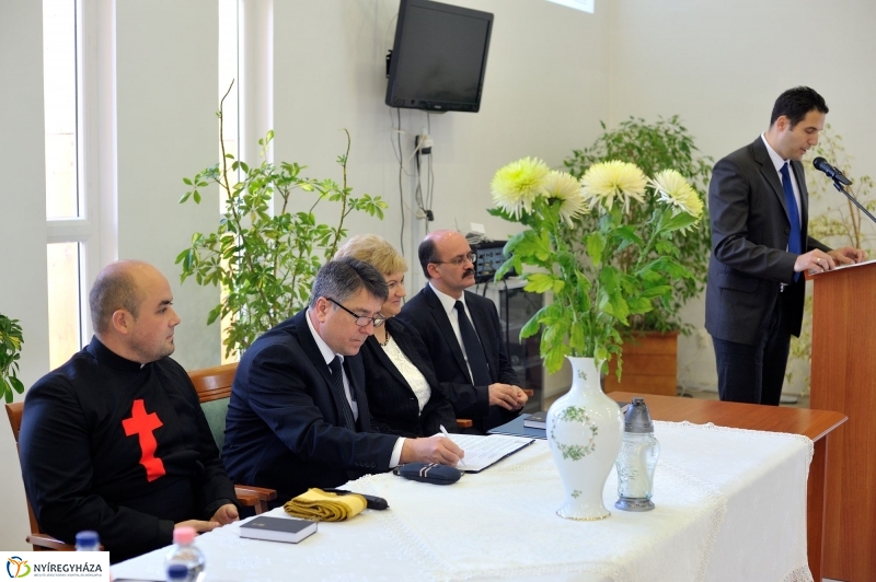 Mindenszentekre emlékezés - Szivárvány Idősek Otthona