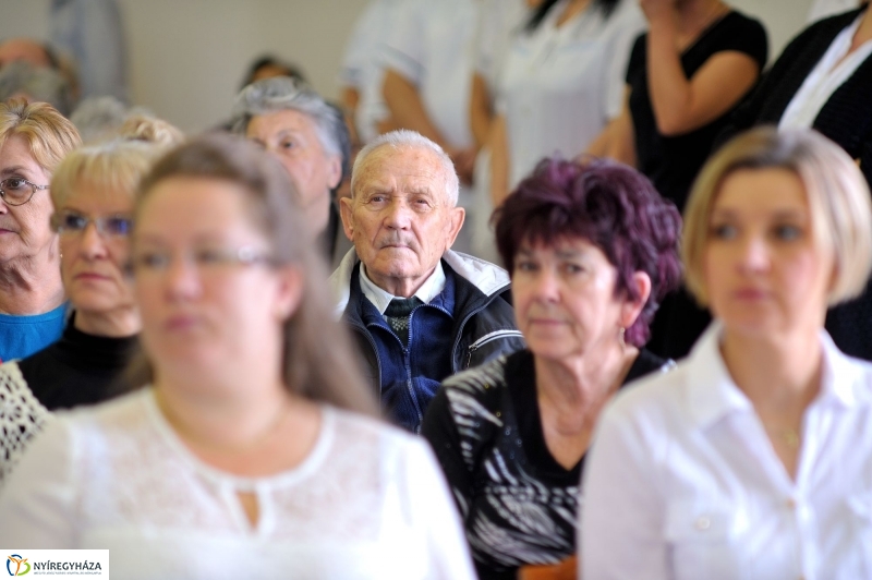 Mindenszentekre emlékezés - Szivárvány Idősek Otthona