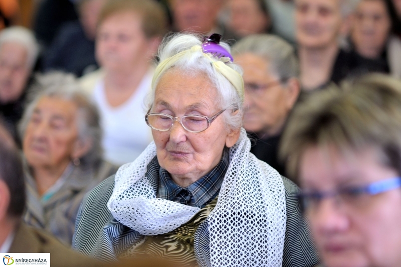 Mindenszentekre emlékezés - Szivárvány Idősek Otthona