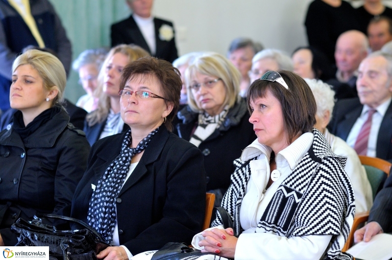 Mindenszentekre emlékezés - Szivárvány Idősek Otthona