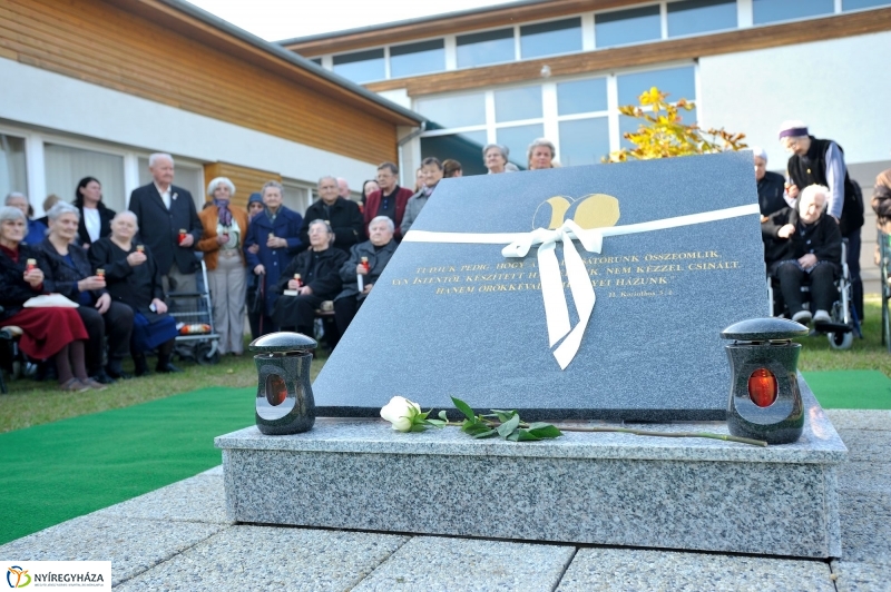 Mindenszentekre emlékezés - Szivárvány Idősek Otthona