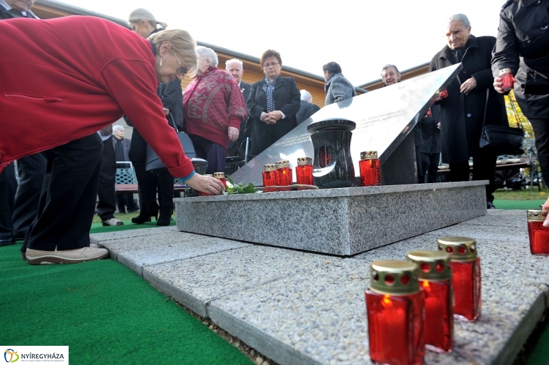 Mindenszentekre emlékezés - Szivárvány Idősek Otthona
