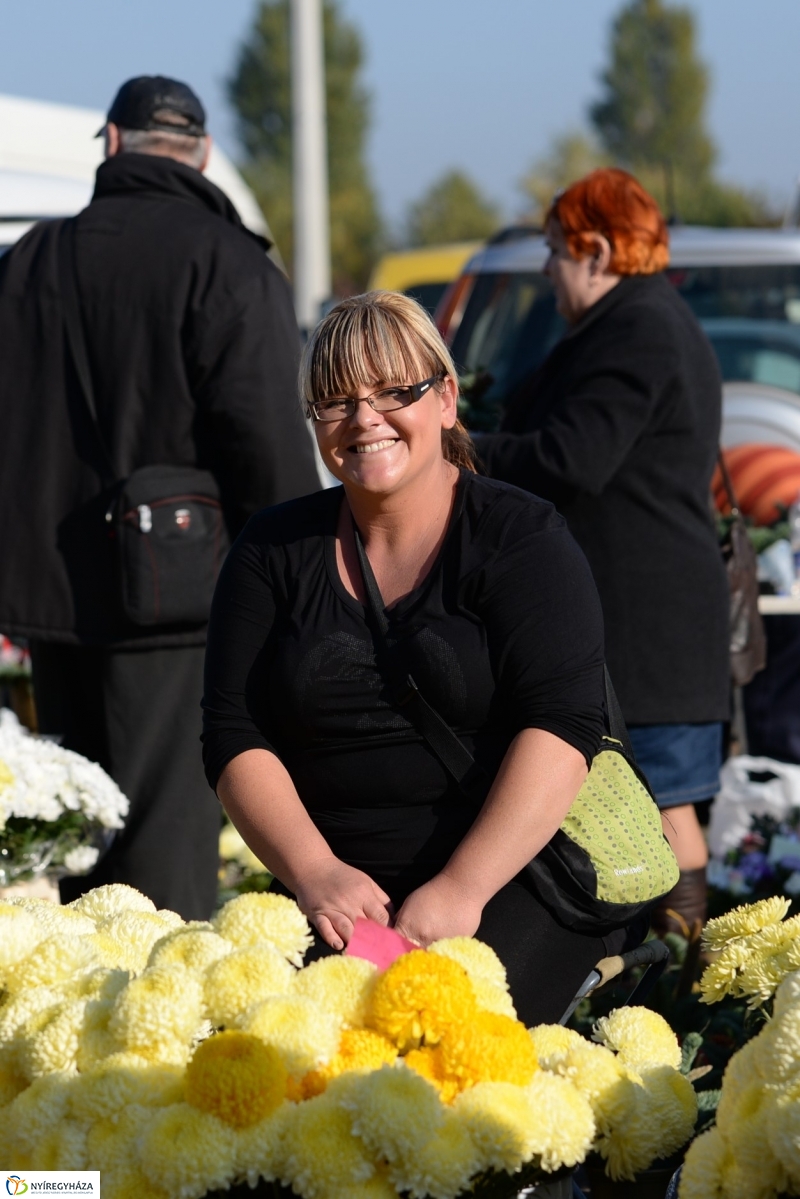 Napsütés és virágözön a piacon