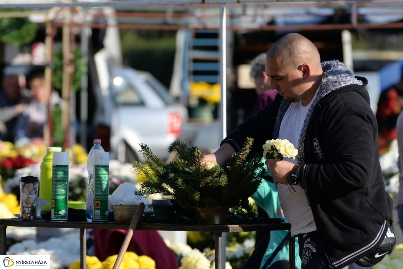 Napsütés és virágözön a piacon