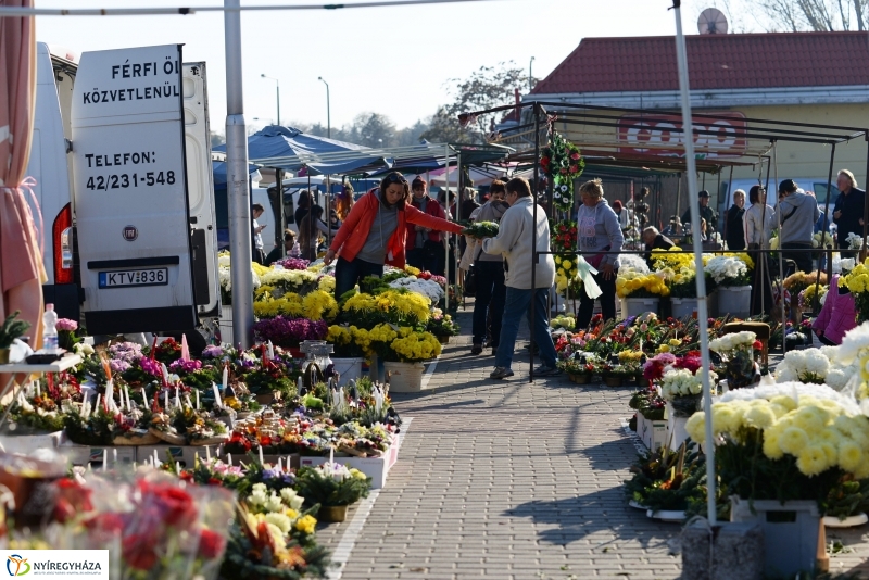 Napsütés és virágözön a piacon