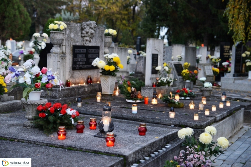 Az emlékezés virágai az Északi Temetőben