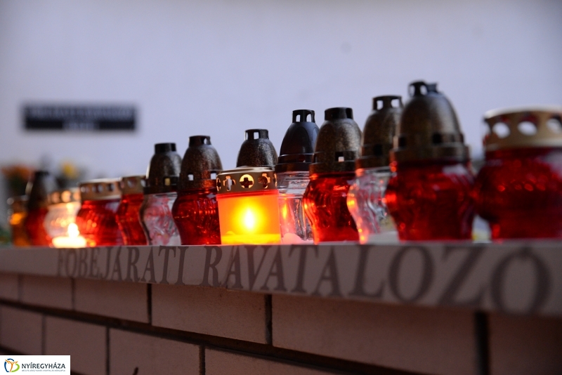 Az emlékezés virágai az Északi Temetőben