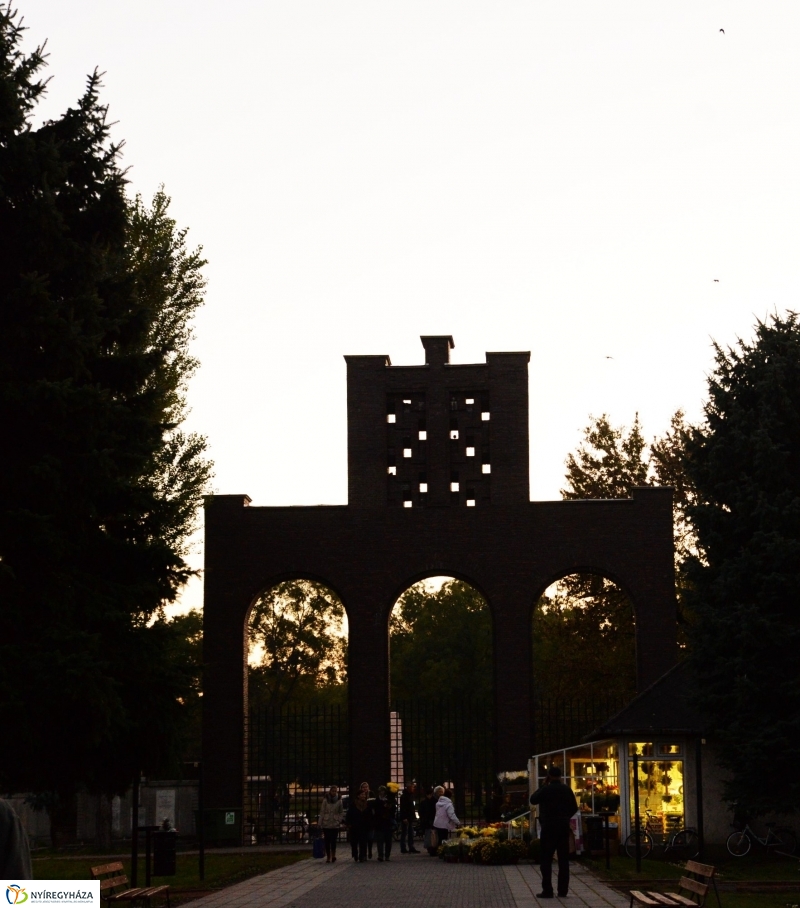 Az emlékezés virágai az Északi Temetőben