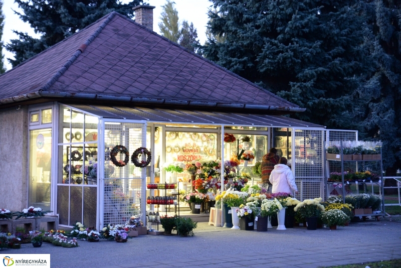 Az emlékezés virágai az Északi Temetőben