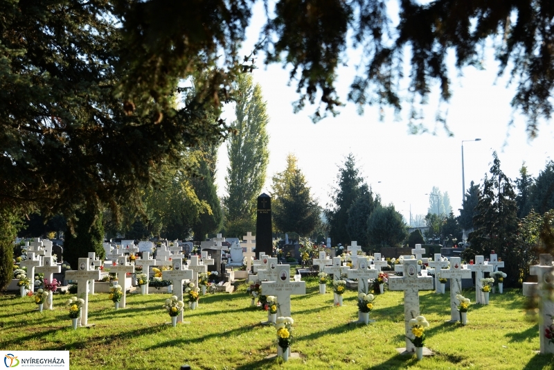 Az emlékezés virágai az Északi Temetőben