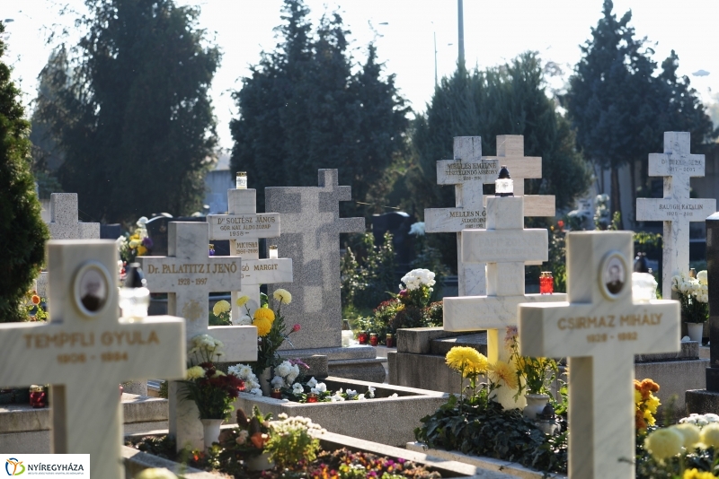 Az emlékezés virágai az Északi Temetőben