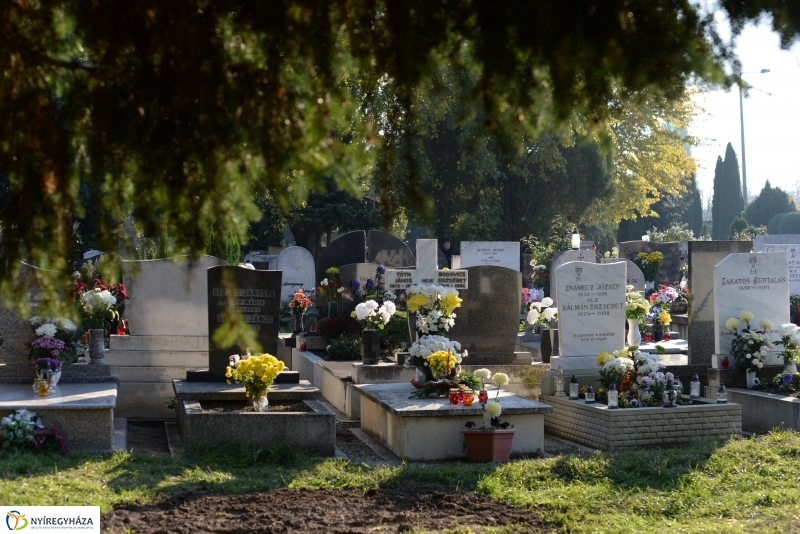 Az emlékezés virágai az Északi Temetőben