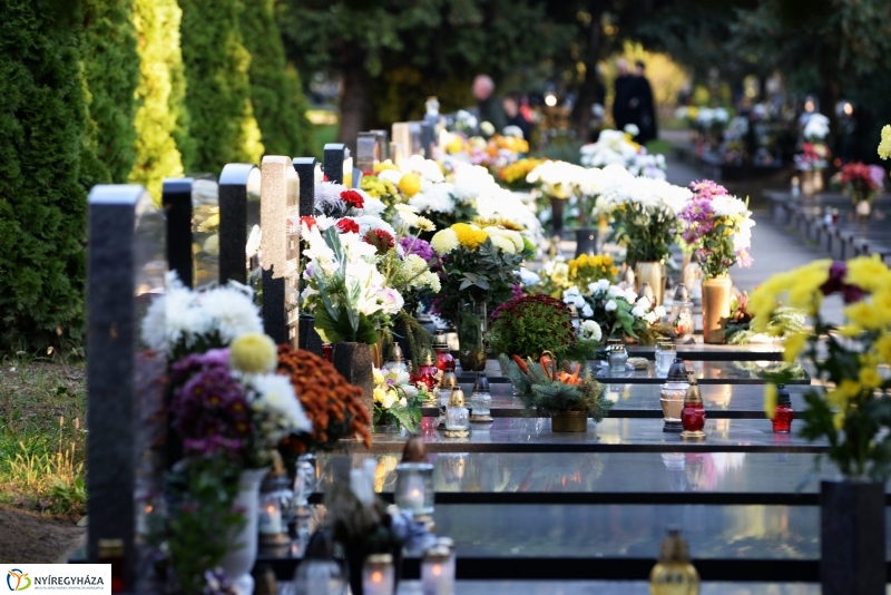 Az emlékezés virágai az Északi Temetőben
