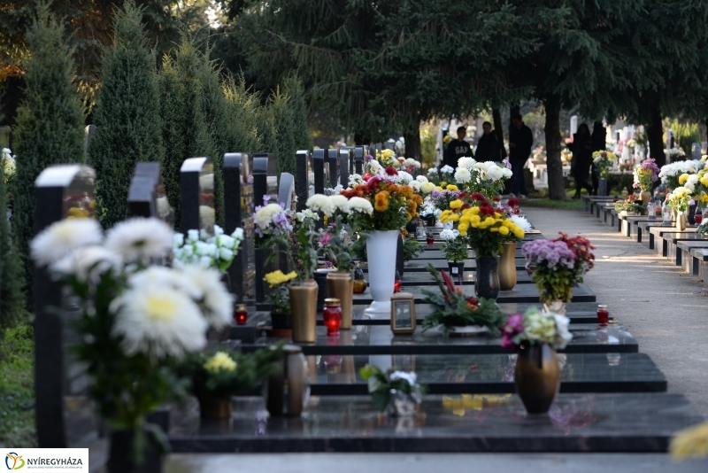 Az emlékezés virágai az Északi Temetőben