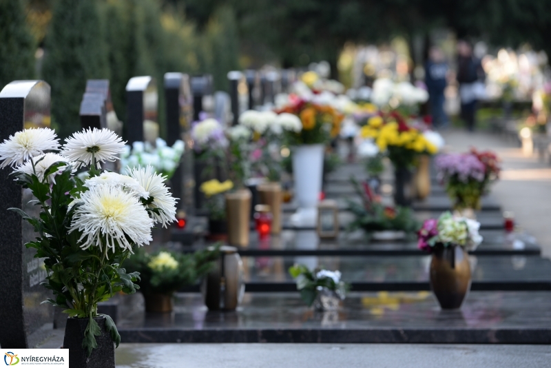 Az emlékezés virágai az Északi Temetőben