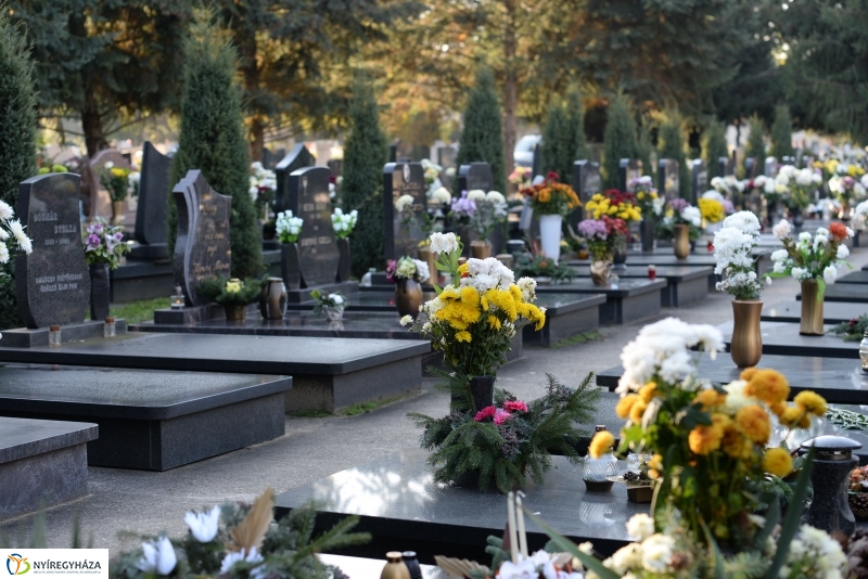 Az emlékezés virágai az Északi Temetőben