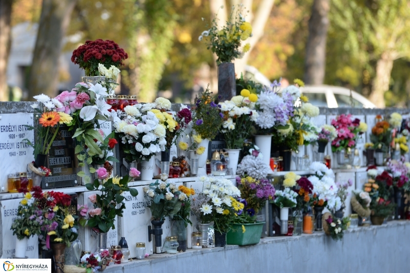 Az emlékezés virágai az Északi Temetőben