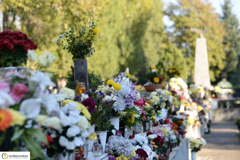 Az emlékezés virágai az Északi Temetőben