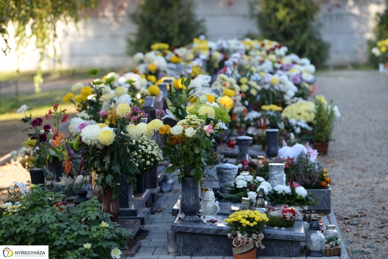 Az emlékezés virágai az Északi Temetőben