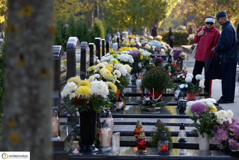 Az emlékezés virágai az Északi Temetőben