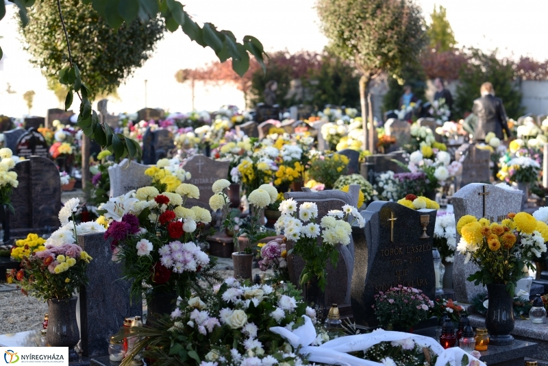 Az emlékezés virágai az Északi Temetőben