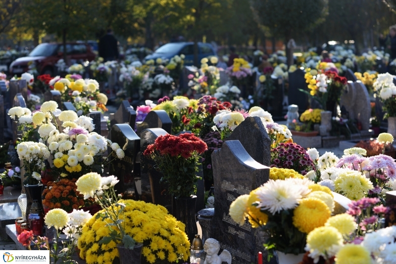 Az emlékezés virágai az Északi Temetőben