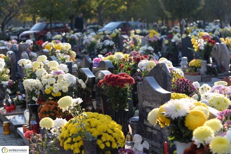 Az emlékezés virágai az Északi Temetőben