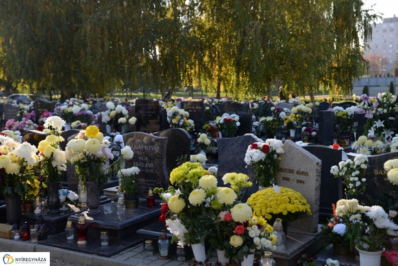 Az emlékezés virágai az Északi Temetőben