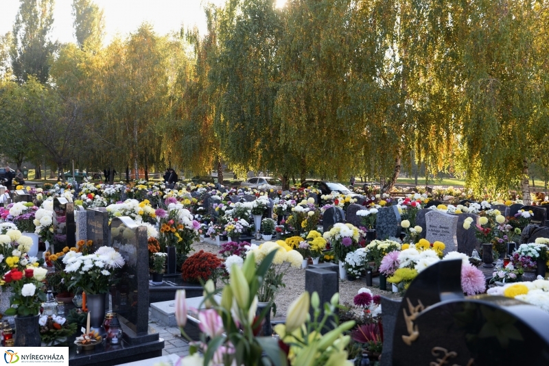 Az emlékezés virágai az Északi Temetőben
