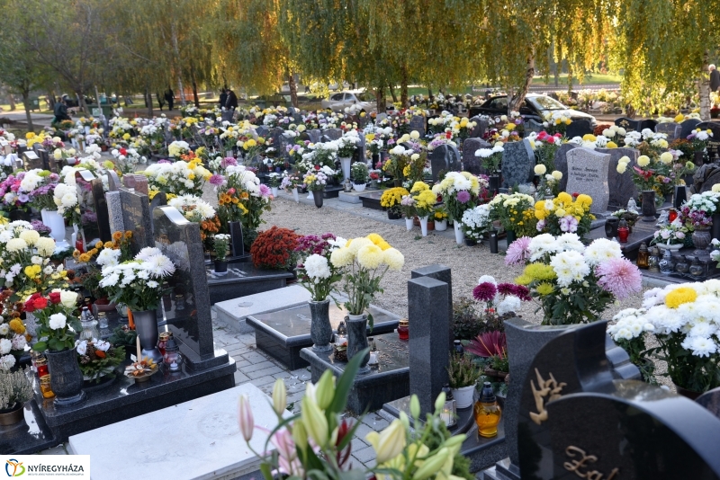 Az emlékezés virágai az Északi Temetőben