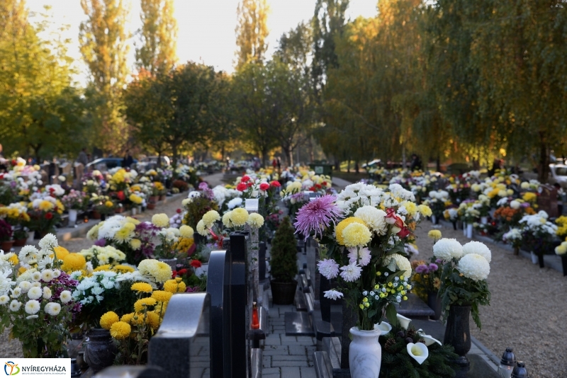 Az emlékezés virágai az Északi Temetőben