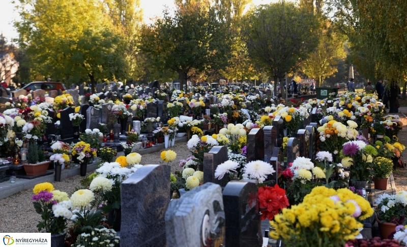 Az emlékezés virágai az Északi Temetőben