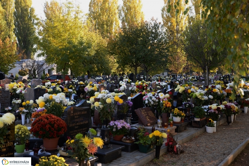 Az emlékezés virágai az Északi Temetőben