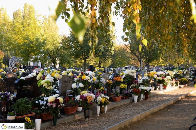 Az emlékezés virágai az Északi Temetőben