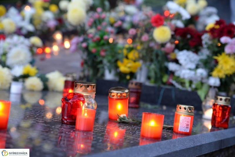 Az emlékezés virágai az Északi Temetőben