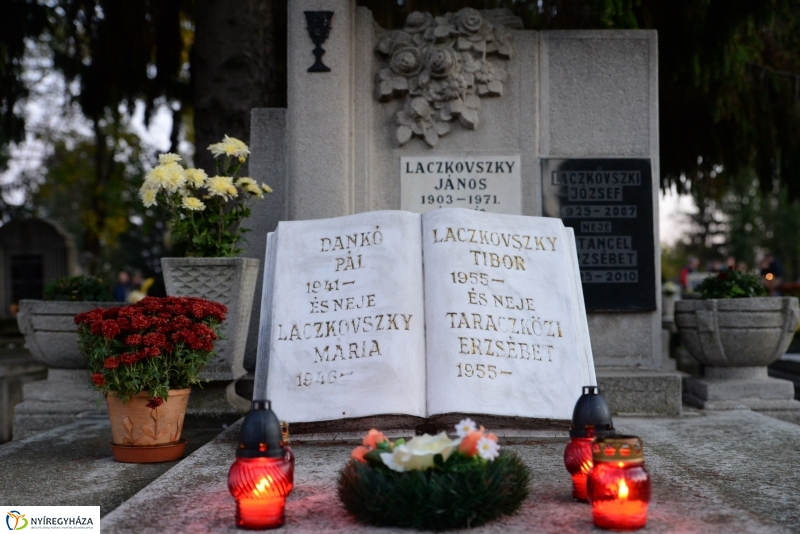 Az emlékezés virágai az Északi Temetőben